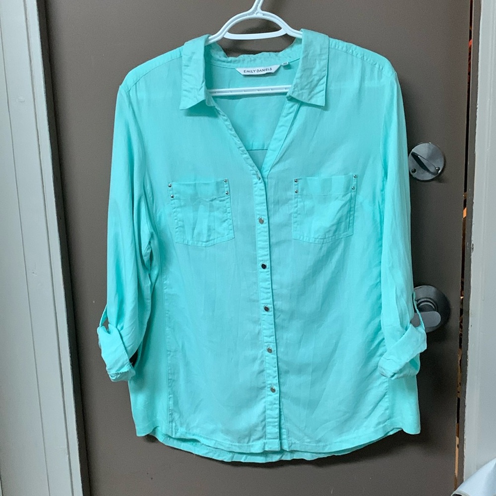 Turquoise size large Emily Daniela linen blouse . Fits more like a med